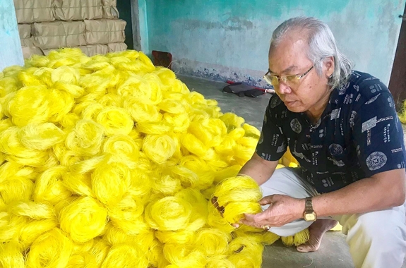 Bún khô của gia đình ông Ẩn được nhiều người tiêu dùng ưa chuộng.